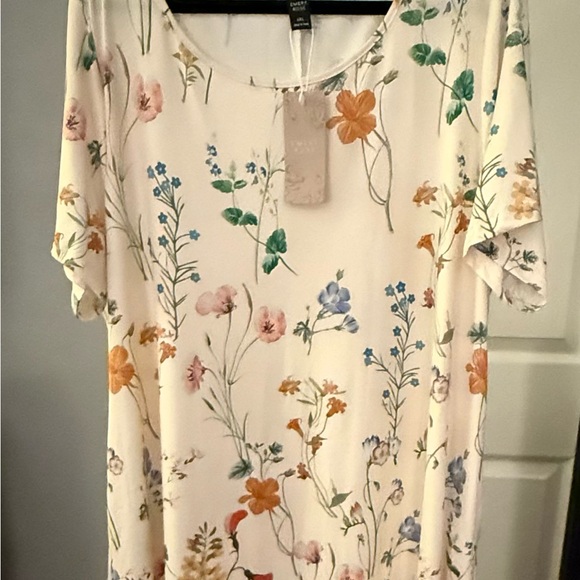 NWT Cream Floral Short Sleeve Dress - Picture 1 of 4